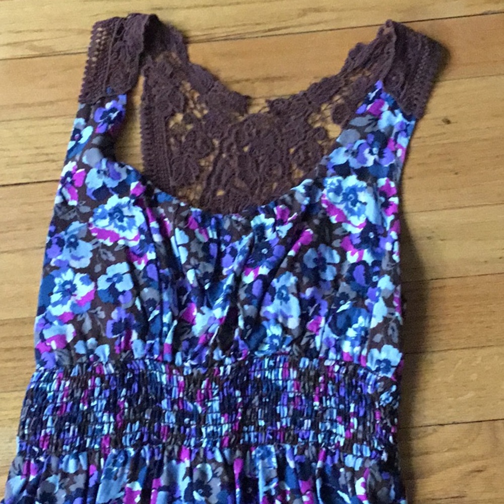 Spring dress - Picture 2 of 8